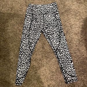 Zyia Light n Tight leggings size 6-8 NWOT